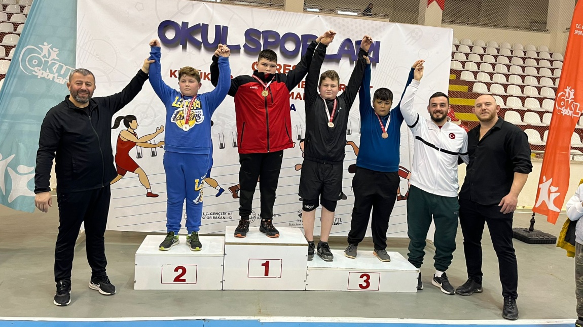 Keşap Şehit İsmail Kefal Anadolu İmam Hatip Lisesi/Ortaokulu Öğrencisi Türkiye Finallerinde Yarışacak